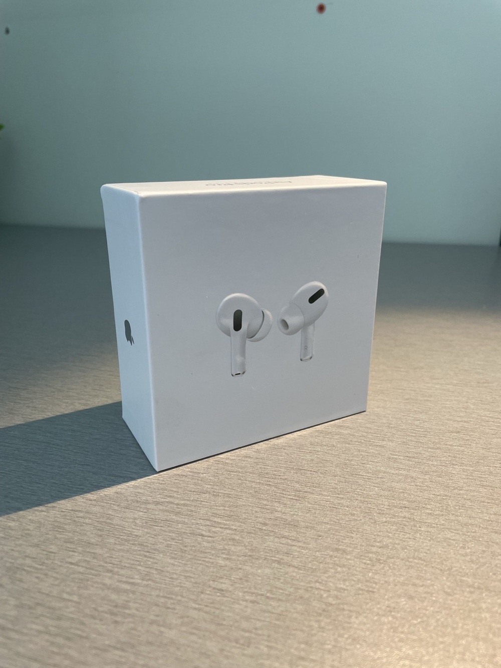 Apple AirPods Pro White with Wireless Charging Case